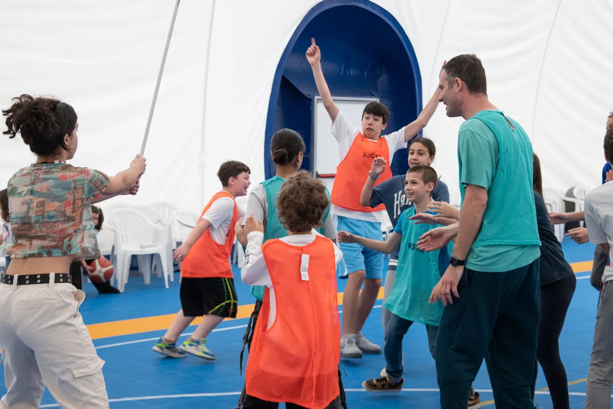 Ragazzi dell’oratorio sui campi sportivi della parrocchia